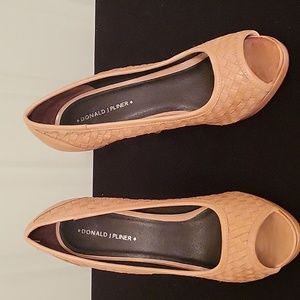 Donald J Pliner Wooven Leather Peep Toe Pumps